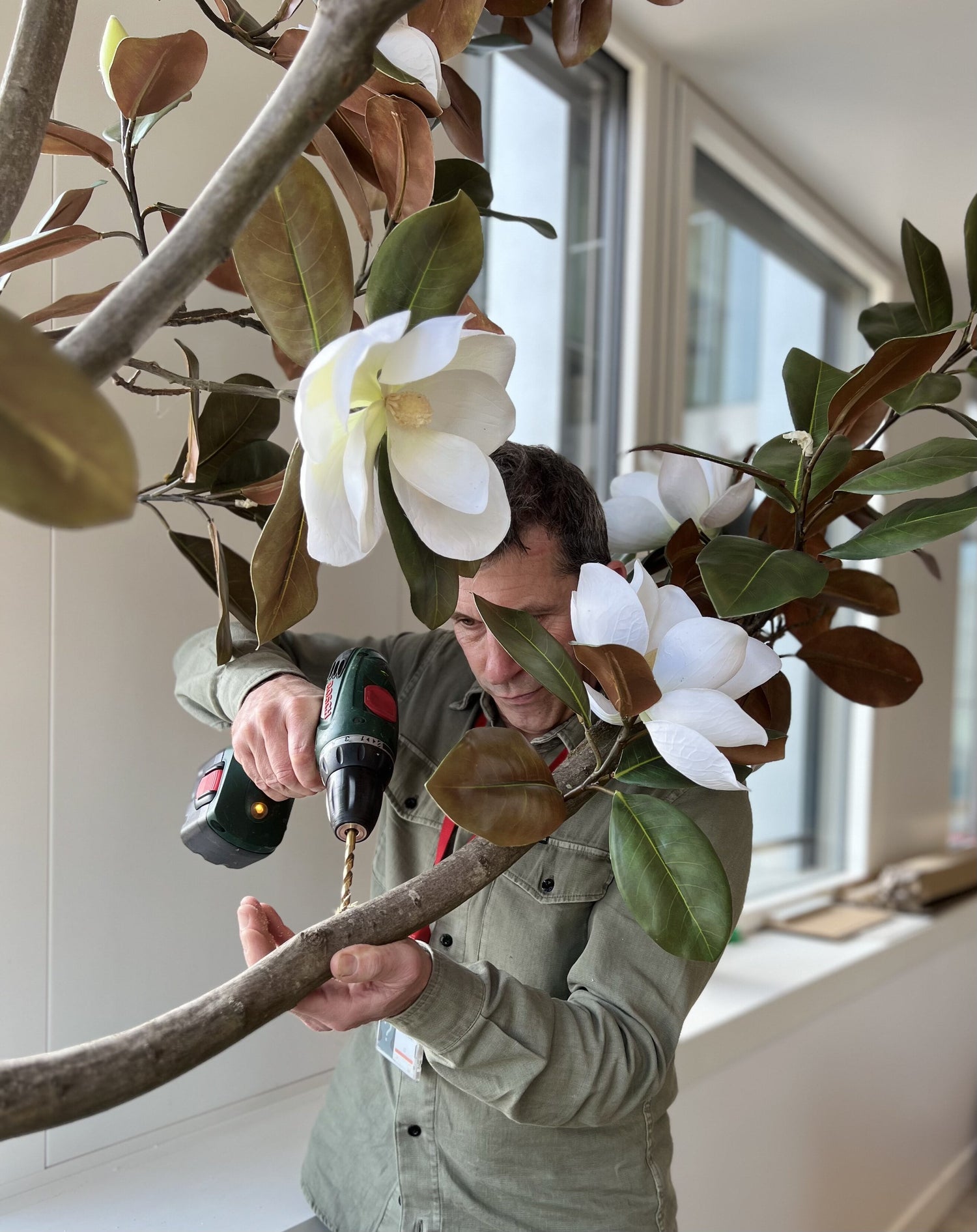 Créateur de fleurs artificielles haut de gamme et spécialiste en décoration végétale sur-mesure